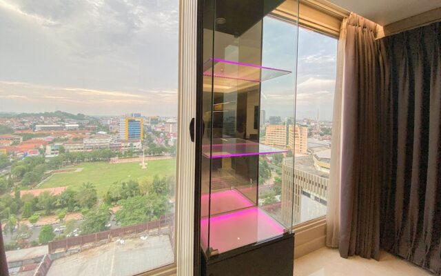 Spacious Combined Studio Apartment At Warhol (W/R) Residence