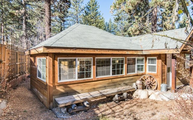 Updated Lake Tahoe House - 1 Br home by RedAwning