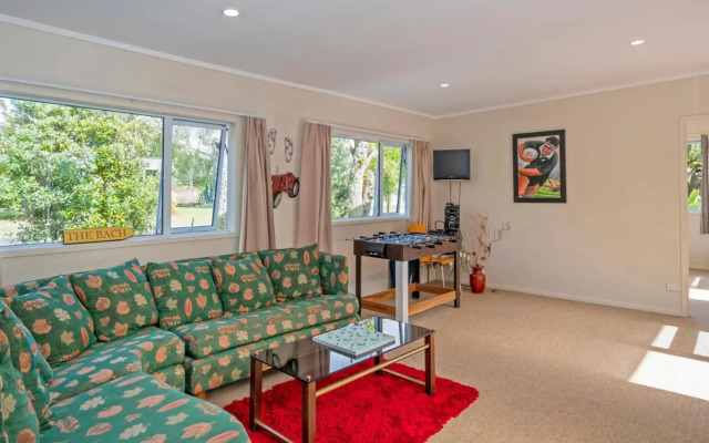 Oysters Retreat - Cooks Beach Holiday Home