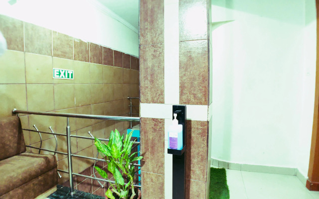 Hotel 4 Seasons by OYO Rooms