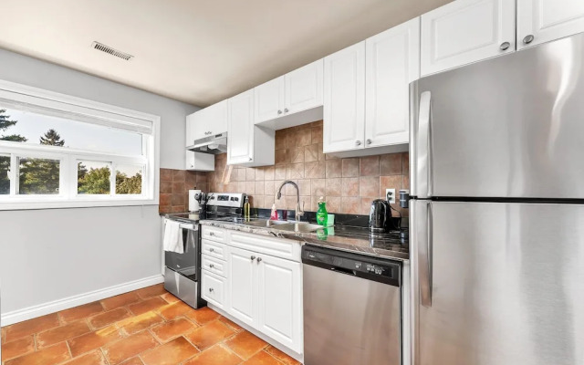 Private 2bdrm Unit With Ensuite Laundry - U5A