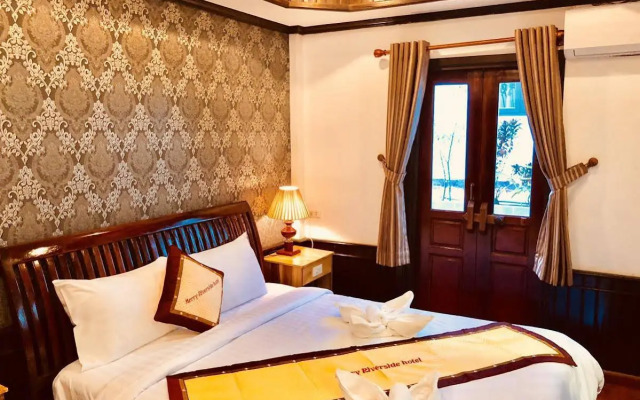 Merry Riverside Hotel