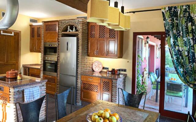 Villa Nabrisa Marbella, 5 Bedroom, Private Pool, Garden, Bbq