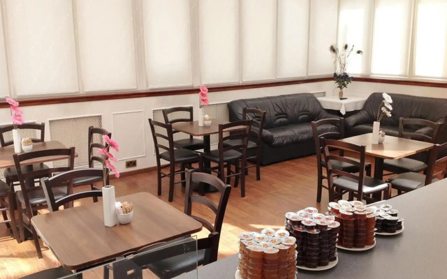 London Continental Hotel