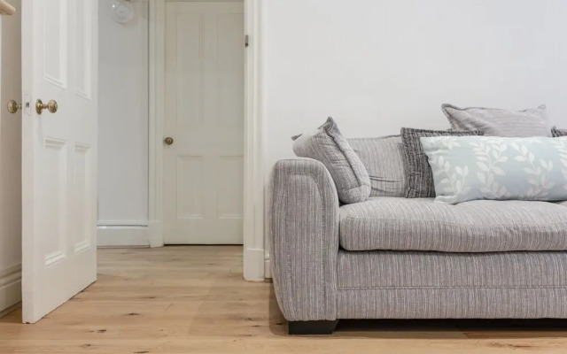 Large & Bright 1 Bed Flat In Piccadilly Circus