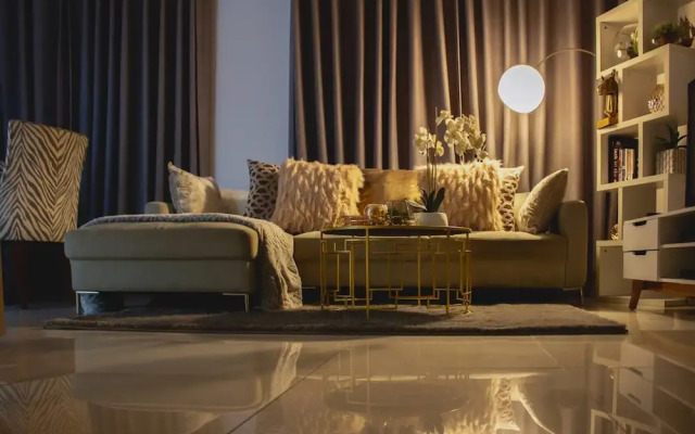 Beautiful 2 Bedroom Apartment Near Monte Casino