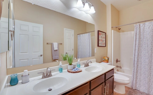 Goodyear Home w/ Patio - Near Estrella Mountain!