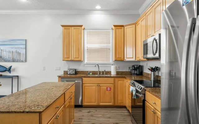 Palm Breeze Retreat Sleeps 10!