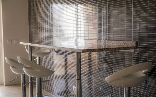C02 - Luxury 3 Bed With Pool View