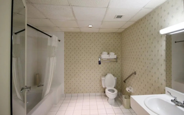 Travelodge Hotel Montreal Airport