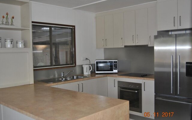 Grevillea Gardens Apartment 3