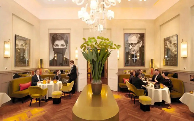 LA Maison Hotel