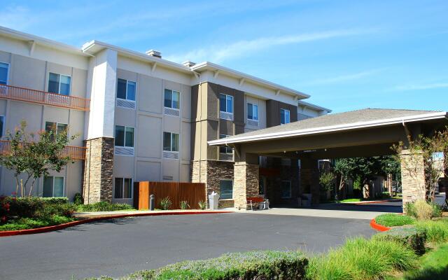 Holiday Inn Express & Suites Napa American Canyon, an IHG Hotel