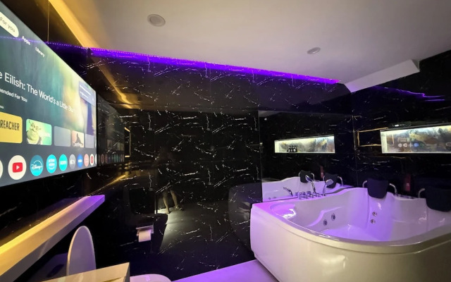 Kandi Suites 2BR with private Jacuzzi