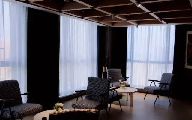 Splendid Entertainment Hotel (Guiyang Xintianzhai Xintian Metro Station Store)
