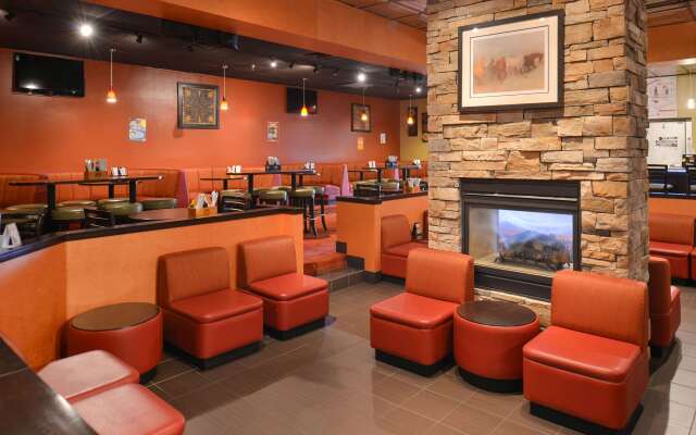 Ramada Plaza by Wyndham Sheridan Hotel & Convention Center