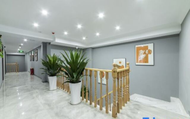 Lanbowan Hotel (Chongqing North Railway Station)