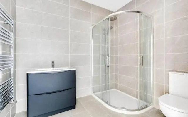BayView Luxury 3 Bedroom Apartment First Floor