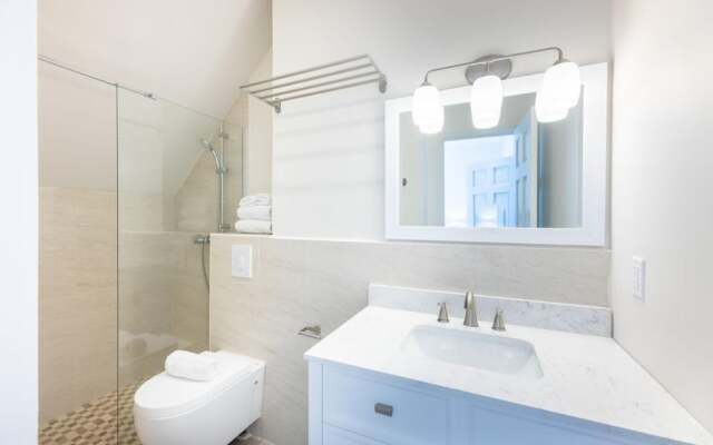 Historic Heartbeat 2BR Townhouse in Central Bliss