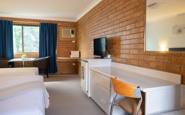 Airport Admiralty Motel
