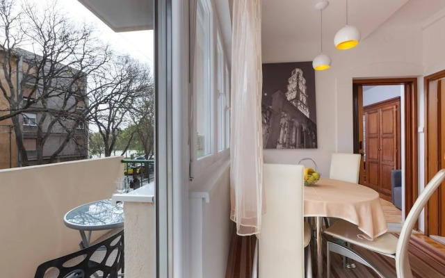 Split Apartments with Hotel Service