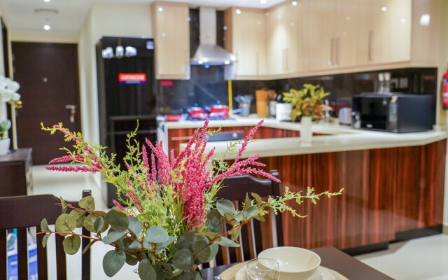 Whitesage - Elegant Apartment With Balcony in Downtown