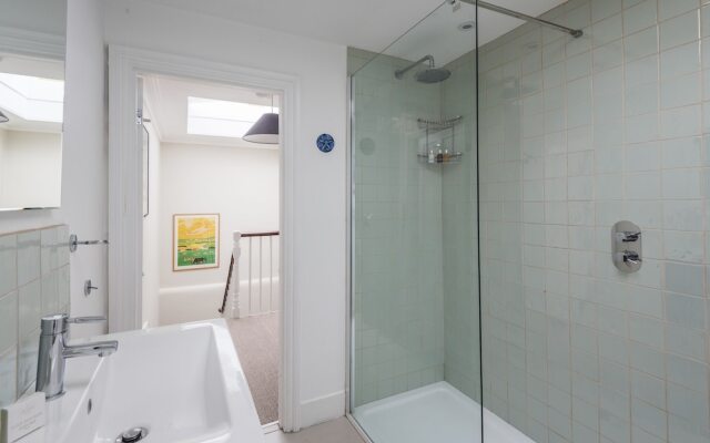 Luxurious Highbury Mansion with Beautiful Garden