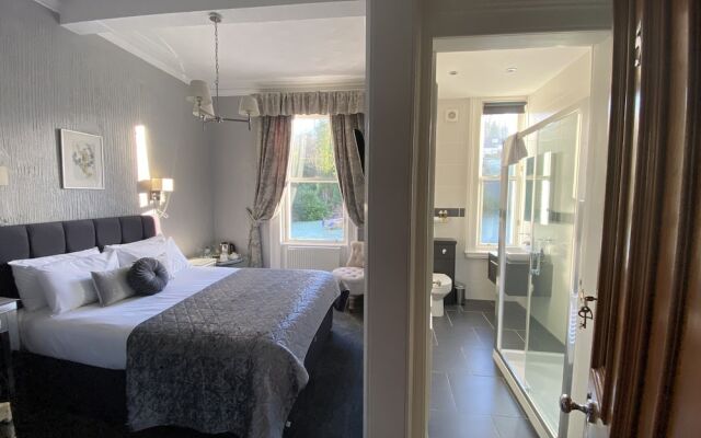Ashburn House De Luxe B&B