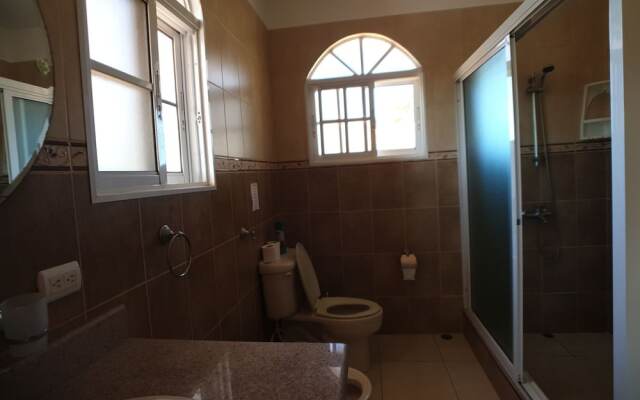 Great Privacy 3 Bedroom Villa Near the Beach