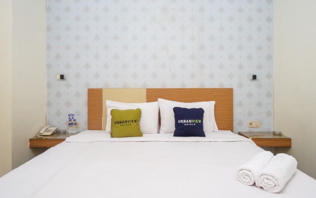 Urbanview Hotel Ruby Makassar