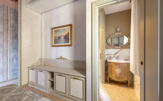 Ca' Cappello Venice Apartment 1 with Canal View