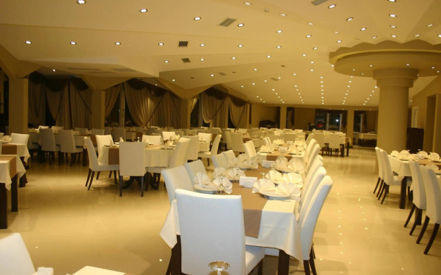 Grand Ahos Hotel & Spa