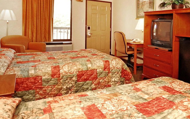 Econo Lodge North