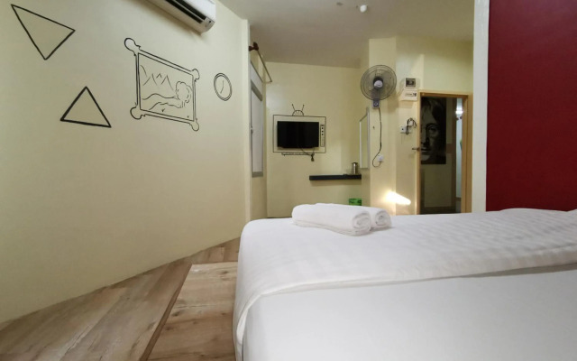 Abby Hotel By The River Town