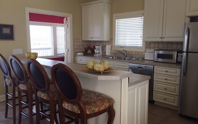 The White - 3 Br Home