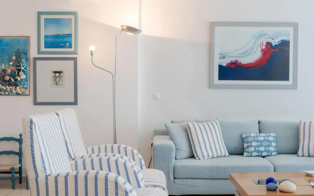 Beachfront Modern Apartment