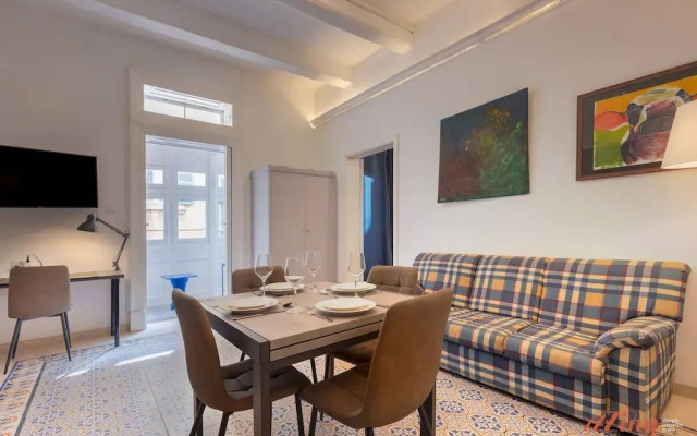 Apartment w Traditional Maltese Balcony in Valletta