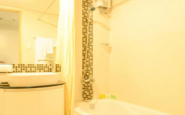 Extremeli Suites Manila powered by Cocotel