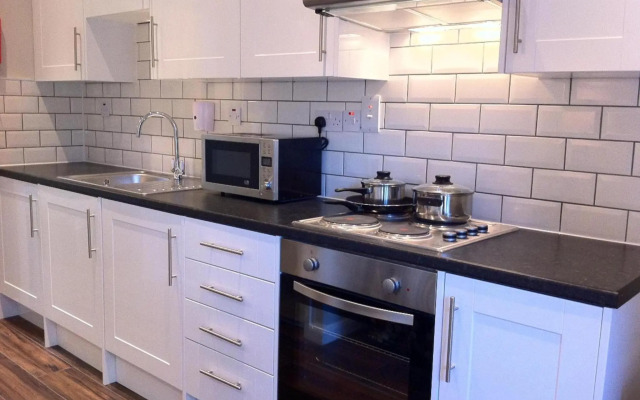 Lyall Apartment Hotel
