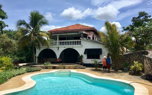 Gloria Beach Lodge
