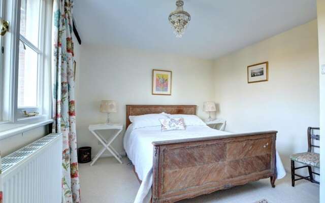 Stunning Holiday Home in Robertsbridge with Private Garden