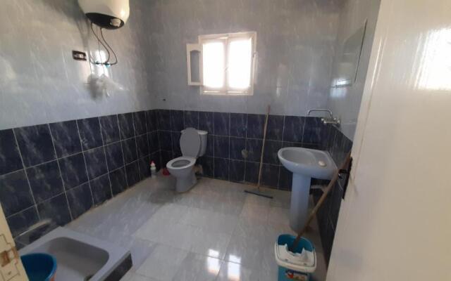 شقق ثلاث غرف بشاطئ الاصيل للايجار قرب الابيض