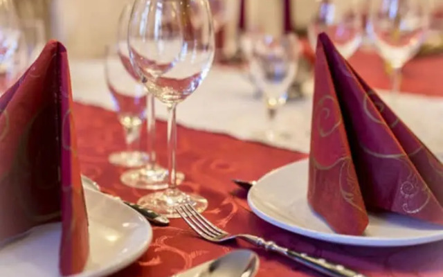 Courtyard View - Manor by the Lake