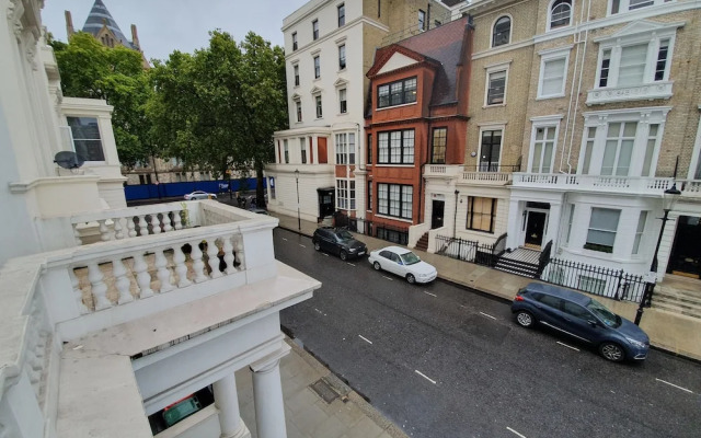 Studio Apartment in South Kensington 11