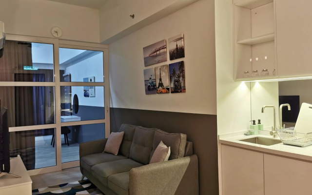 REVO at AURORA PLACE, Pavilion 2, 5 Minutes To AXIATA ARENA BUKIT JALIL FREE WIFI by De Harlequins Guesthouse – Guest Rooms – Kuala Lumpur