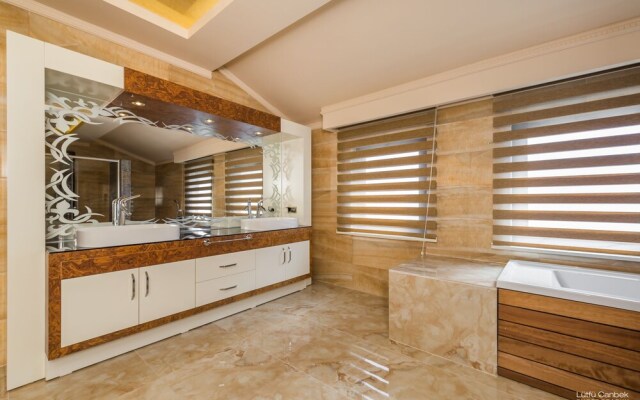 Villa Casa by Villatatilin