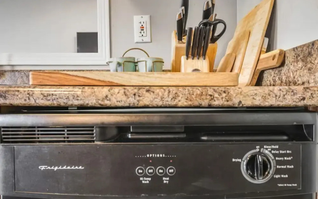 Spacious Whitby Haven 3BR Home Parking