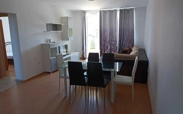 Nice Apartment With Swimming Pool