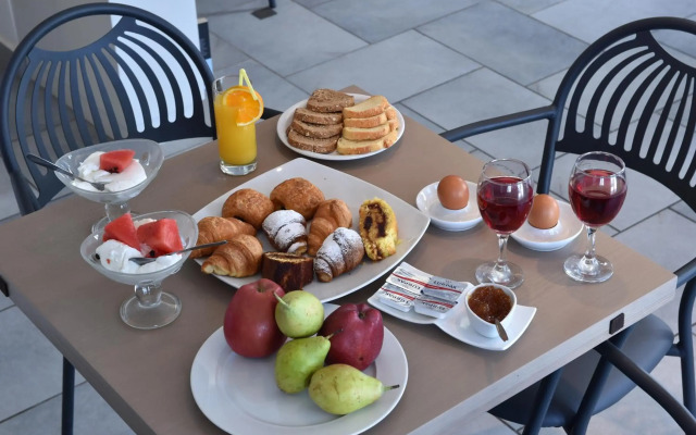 Alexandros Suites & Apartments