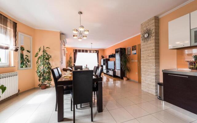Kristina Apartments
